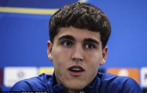 奥尔莫成弗里克手中“可替代王牌”？伪九、轮换与巴萨多线作战的新变量