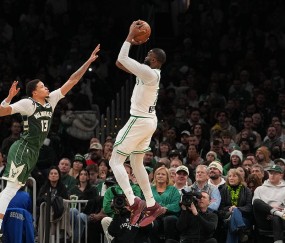 布朗30+13罗林斯25分 凯尔特人大胜雄鹿