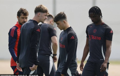 绝了！曼联“抬”纽卡进欧冠，希勒隔空喊话太扎心！红魔球迷：我们呢？