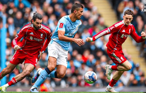 0-4！巅峰对决变惨案 10.2亿豪门惨遭死敌三杀无缘四强 近5场仅1胜