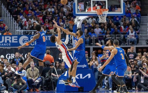 布伦森32+11坎宁安空砍三双 尼克斯逆转活塞系列赛3-1