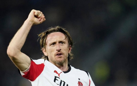 意甲最新积分榜更新：AC米兰客场2-1胜出，争冠形势明朗