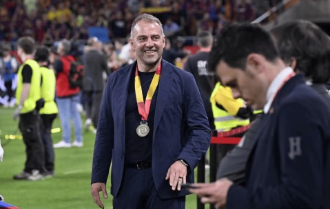 巴萨国王杯绝杀皇马，弗里克率队尽情庆祝，三冠王伟业现曙光