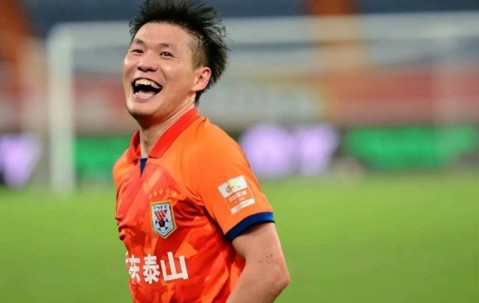 喜讯！两大德甲名帅首次联手举荐运作山东主力国脚后腰留洋德国，已承诺给他顶薪主力位置