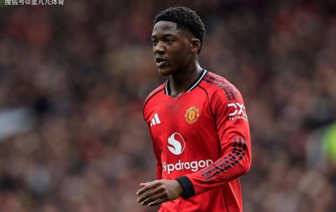 20岁曼联小将赛季“过山车”：从被阿莫林放弃，到续约薪资翻倍