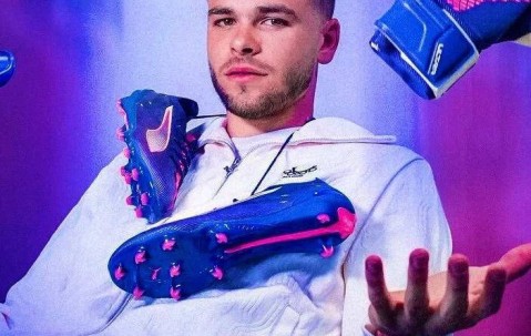 大巴黎预先做准备！新门将有望成为首位签约，为多纳鲁马可能离队做准备