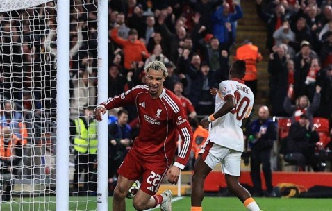 4-1大逆转！利物浦放弃传控反而赢了，斯洛特一招化解帅位危机